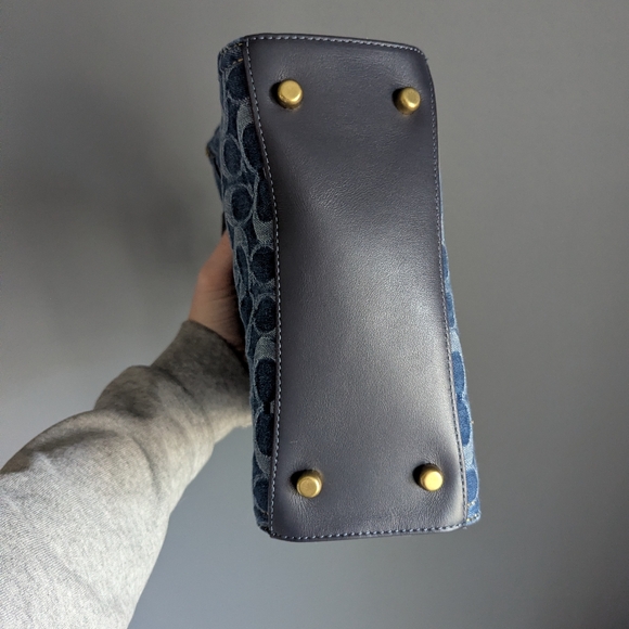 Coach mini denim field tote CA580 Signature denim and refined calf leather. - Picture 8 of 11